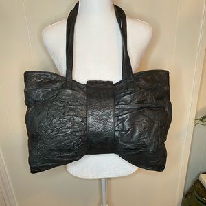 BOW SHAPED LEATHER BRIO BAG